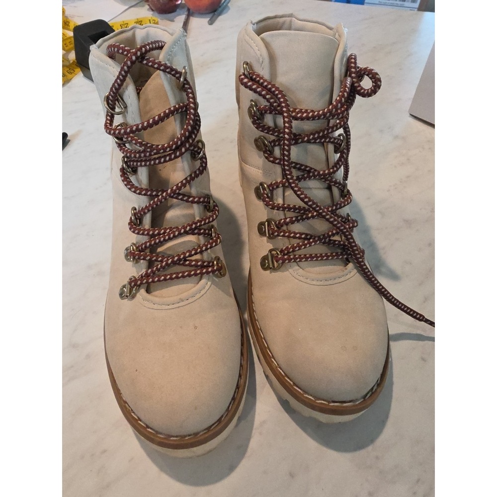 NEW St John's Bay Winter Boots.  Sz 7 Tan Lake Line Memory Foam Booties.   1010